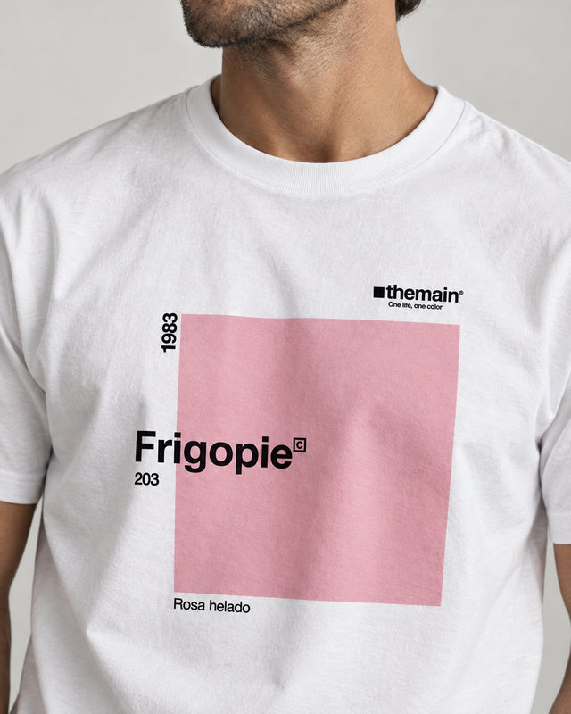 Camiseta Frigopie de TheMainColor: detalle del estampado rosa y cuello