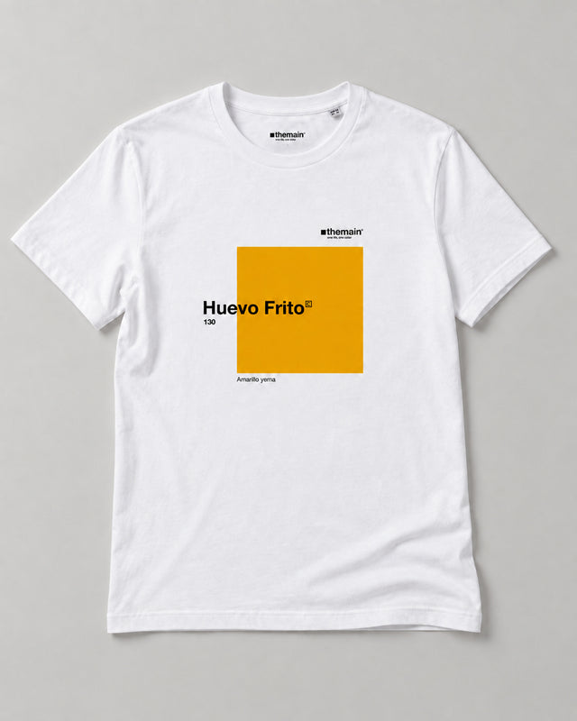 Camiseta Huevo Frito de TheMainColor extendida sobre fondo gris