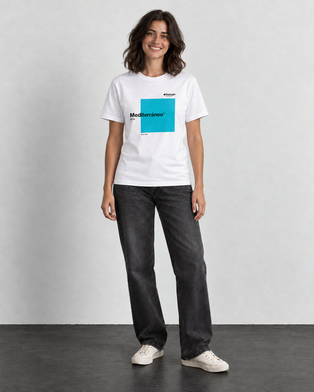Camiseta Mediterráneo, vista frontal con modelo sonriente