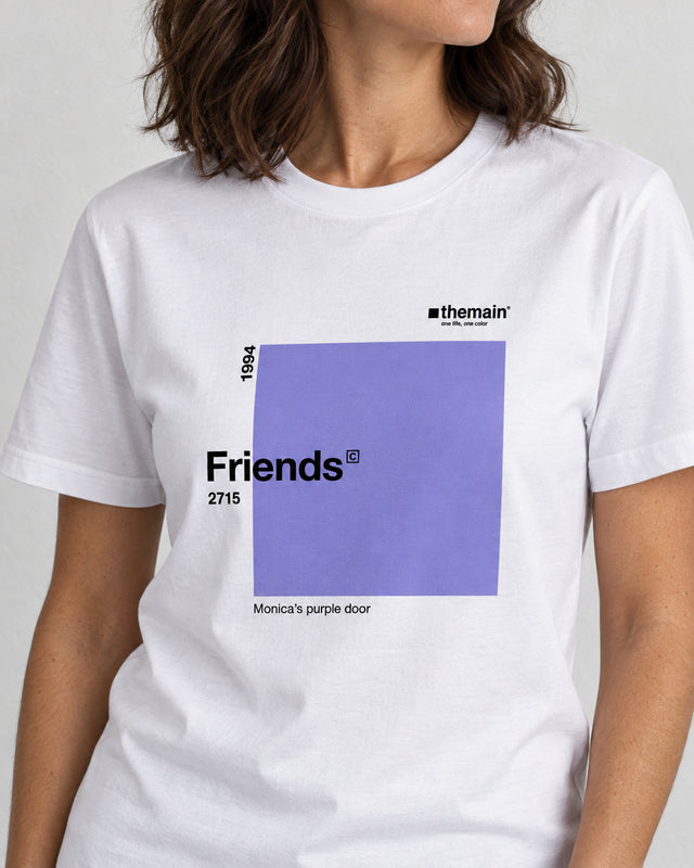 Camiseta Friends de TheMainColor: detalle del estampado morado y cuello