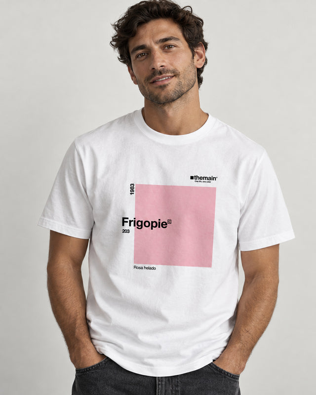 Camiseta Frigopie de TheMainColor: vista cercana con modelo