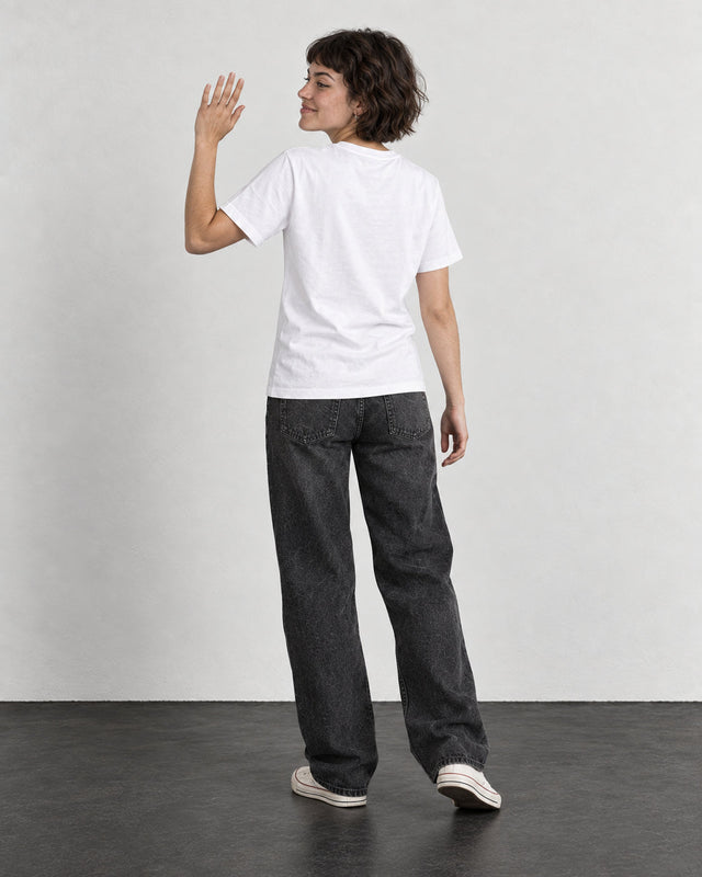 Camiseta Salmorejo, vista trasera con modelo saludando